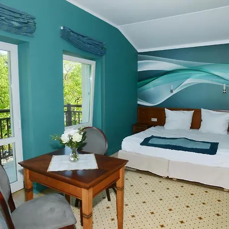 Apollo Hotel 4*